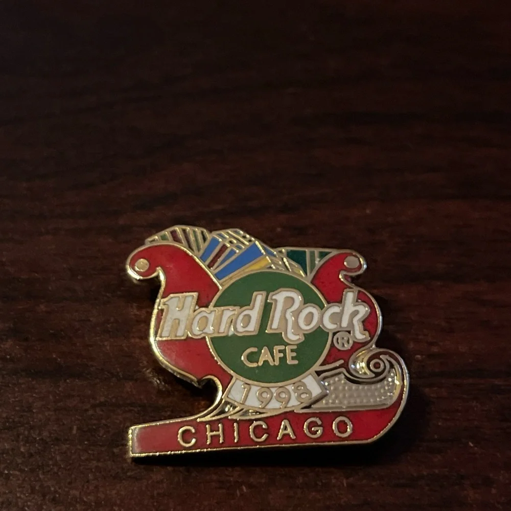 Hard Rock Cafe 1998 Chicago Christmas Santa’s Sleigh Presents Lapel Hat‎ Pin